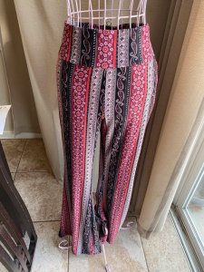 Pantalon motifs rose